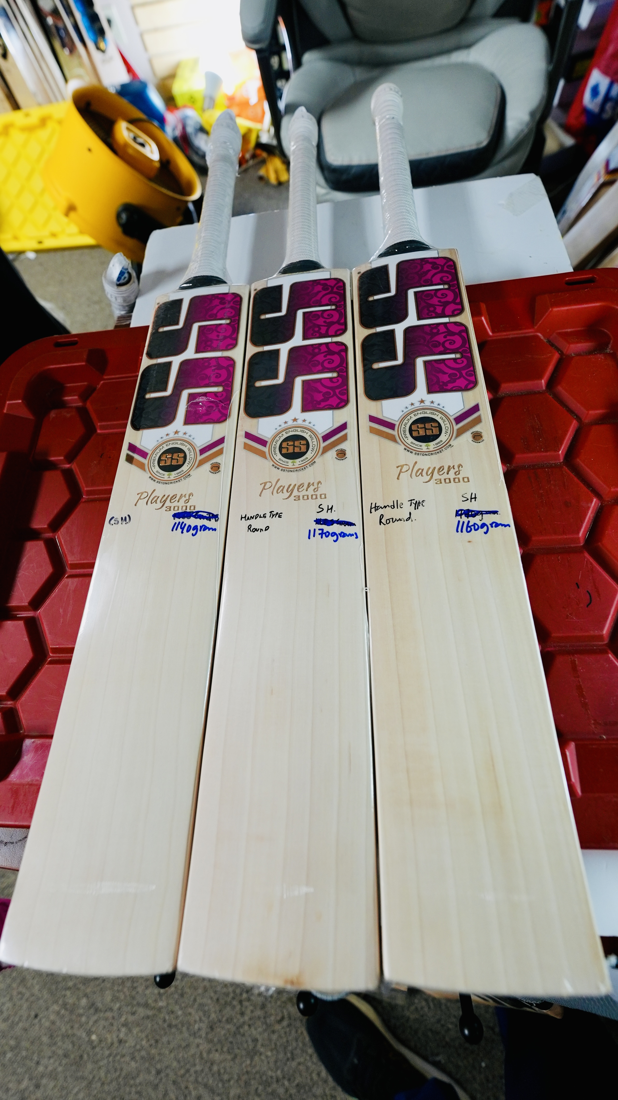 SS PLAYERS 3000 RINKU SINGH English Willow Cricket Bat (SH) + FREE GIFT TON Silver edition Batting Gloves Or RED PLAYER EDITION