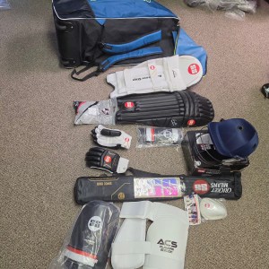 SS SKY suryakumar yadav FULL CRICKET KIT Black with duffle wheelie bag without bat