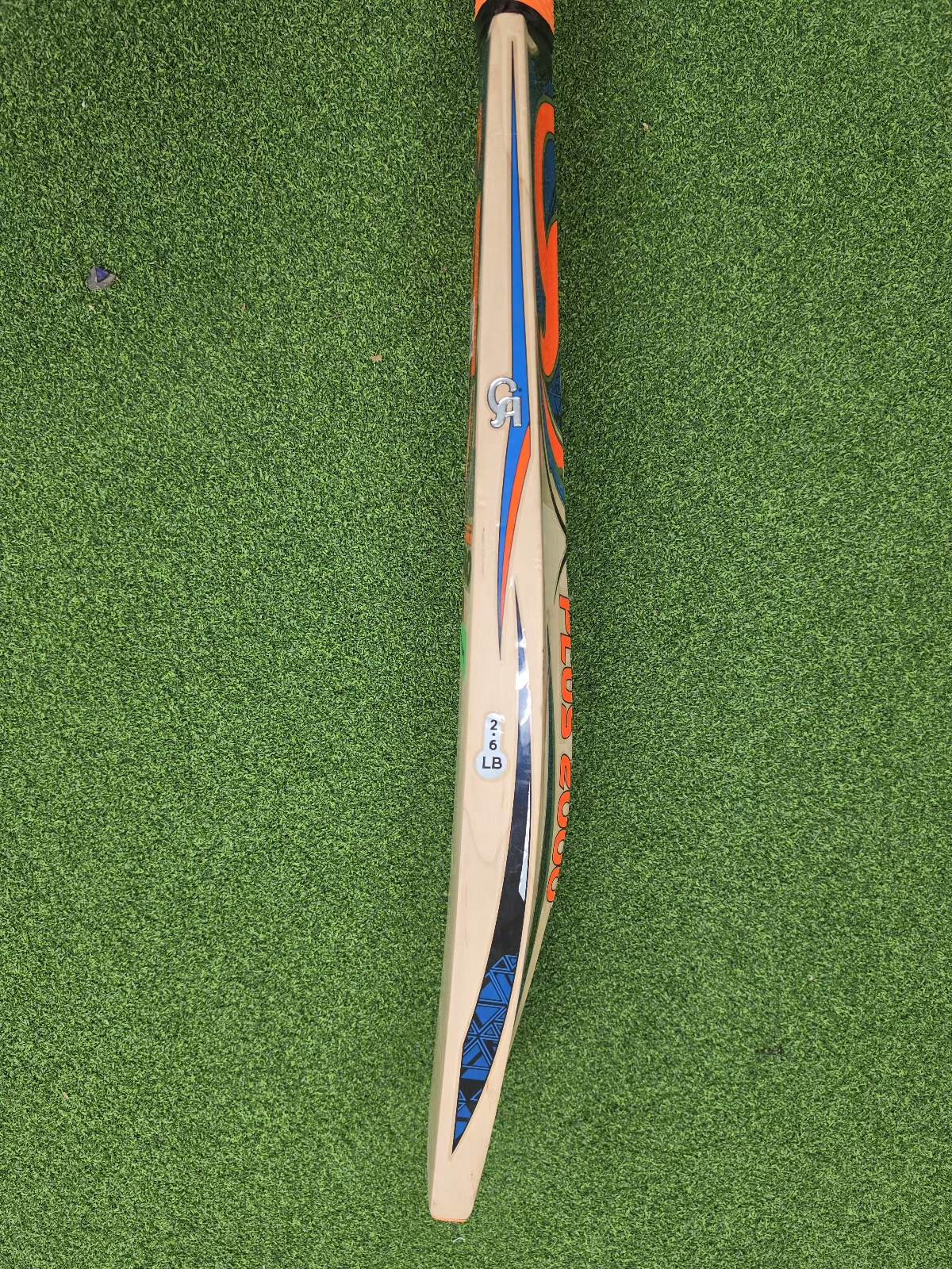Side profile view of the CA Plus 3000 Grade 3 English Willow cricket bat, highlighting its professional shape and edge.