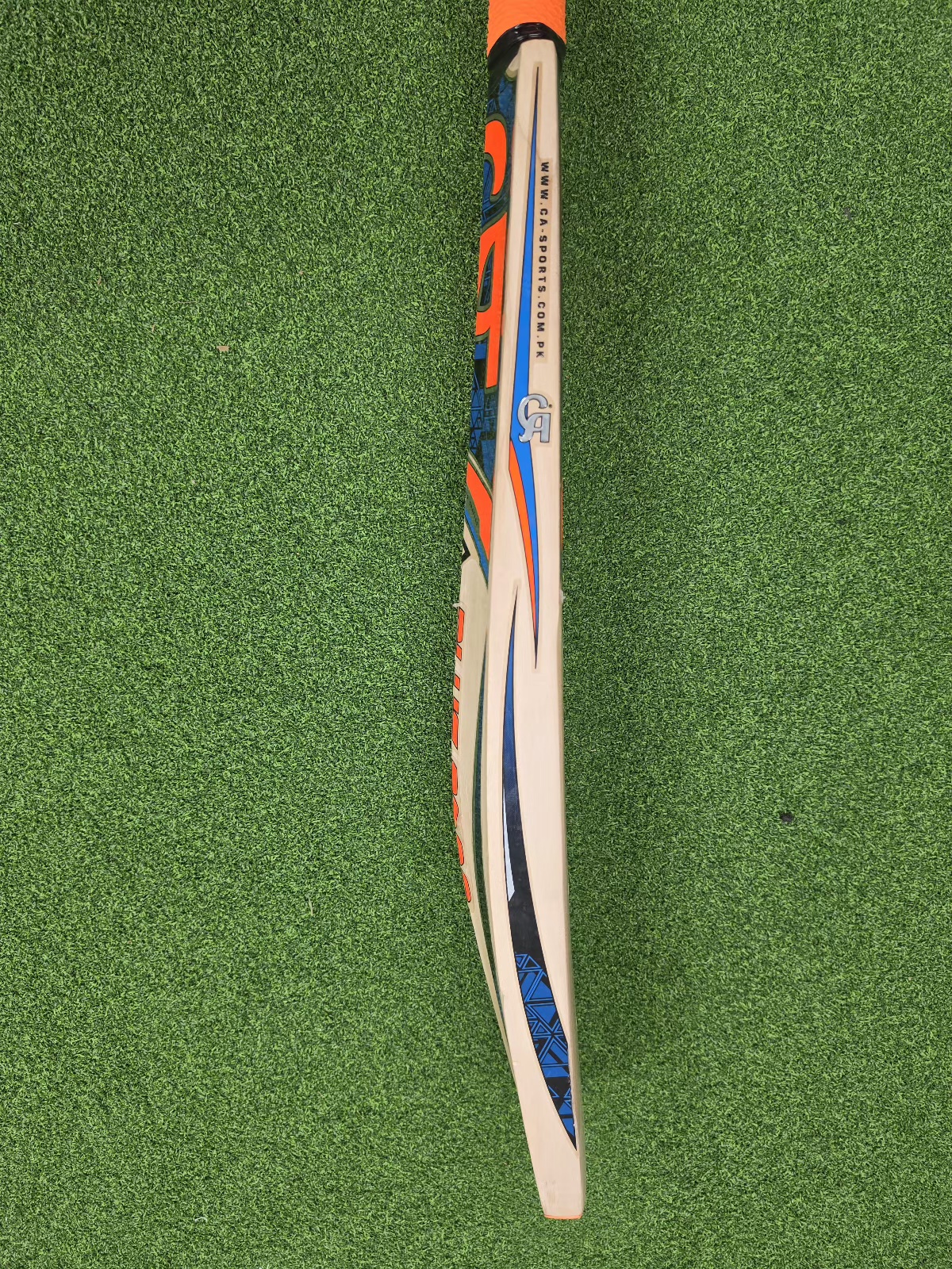 Side profile view of the CA Plus 3000 Grade 3 English Willow cricket bat, showcasing its professional build.